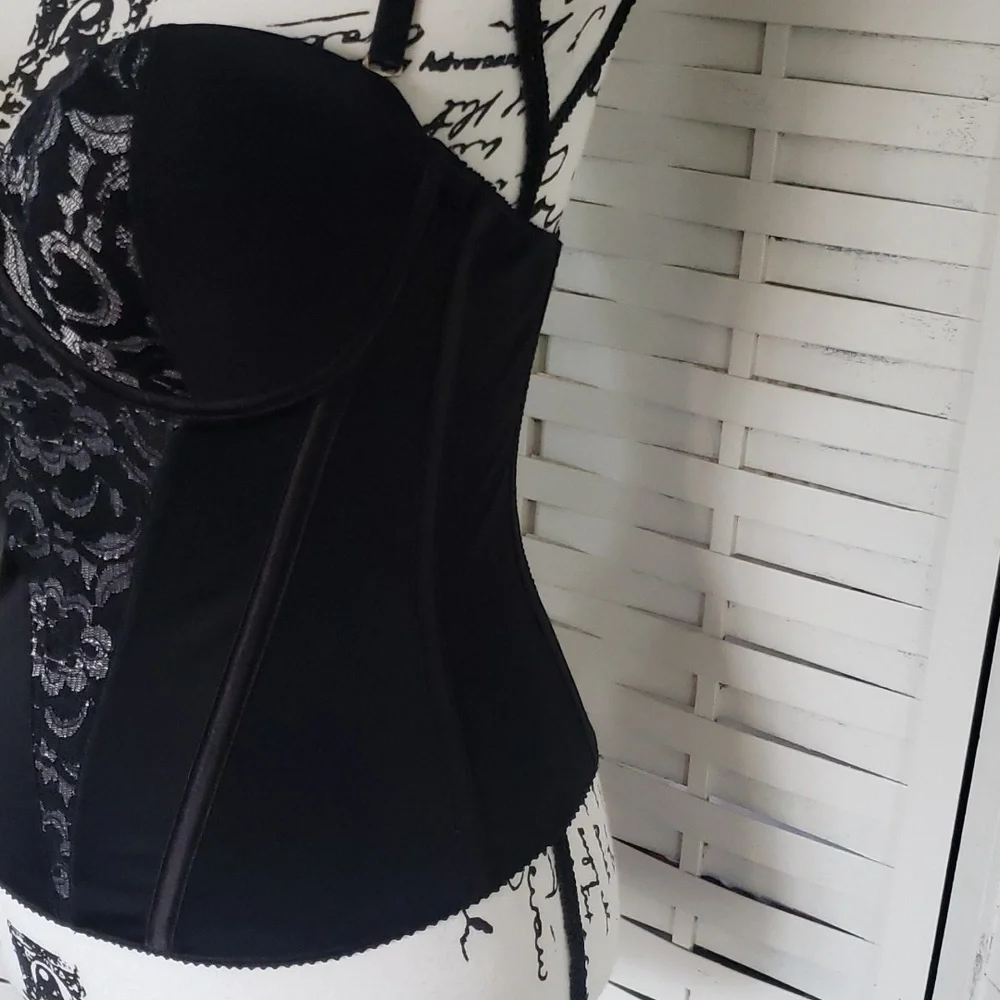 Vedette black padded bra strong adjustable lace corset 36D